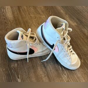 High Top Nike White and Pink Sneakers Classic Design